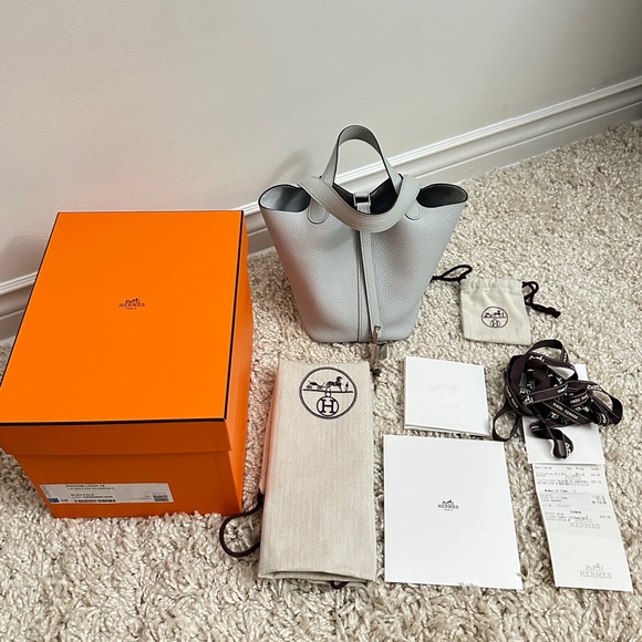 HERMÈS Clemence Picotin Lock 18 BLEU PALE - Picture 2 of 6